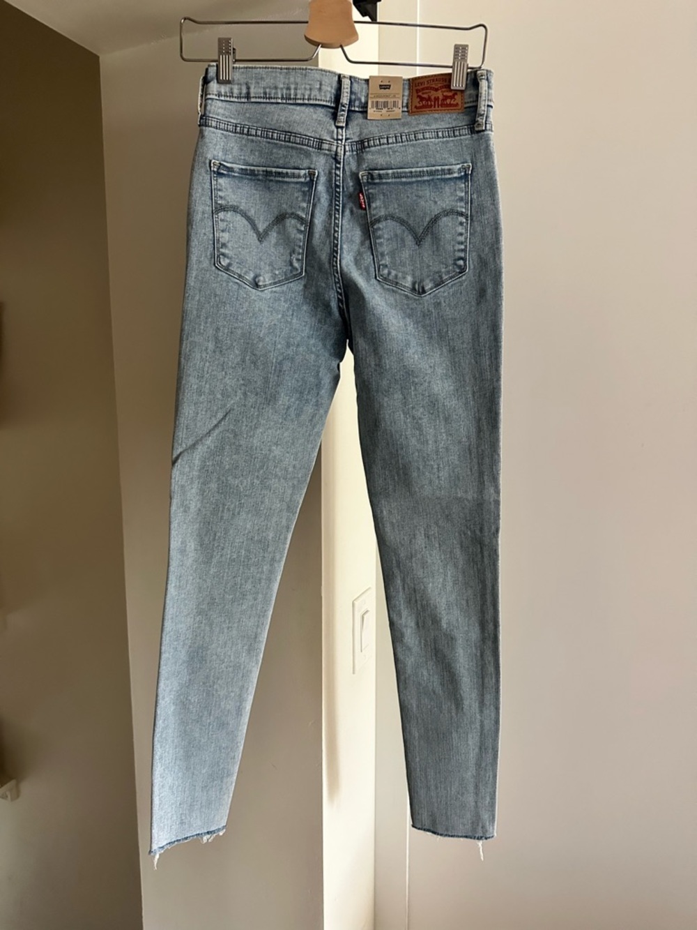 NWT Levi’s 720 High Rise Super Skinny Women’s Jeans 27x30 Light Wash - Picture 3 of 8